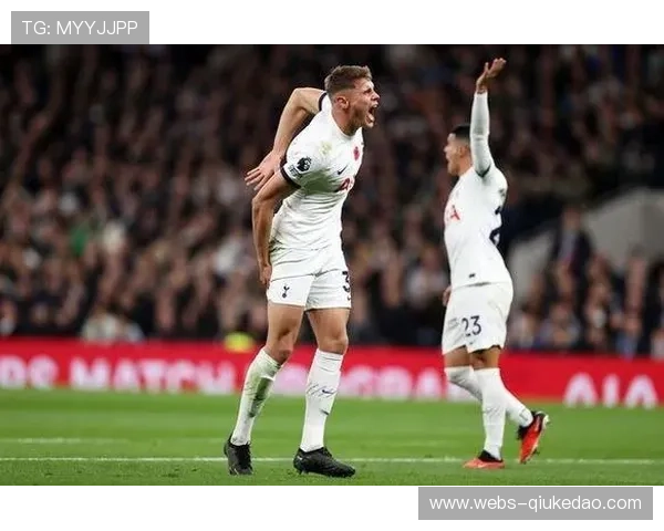 巴萨关注热刺后卫范德芬，荷兰国脚倾向加盟